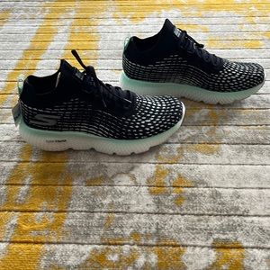 Skechers Max Road 4